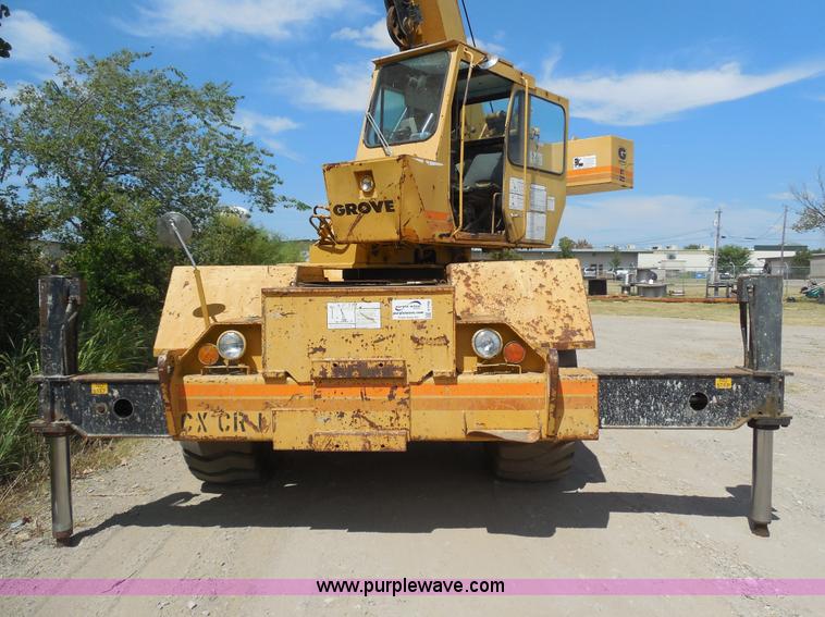 image for item E7703 1985 Grove RT522 rough terrain crane