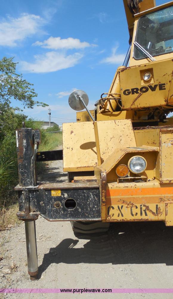 image for item E7703 1985 Grove RT522 rough terrain crane