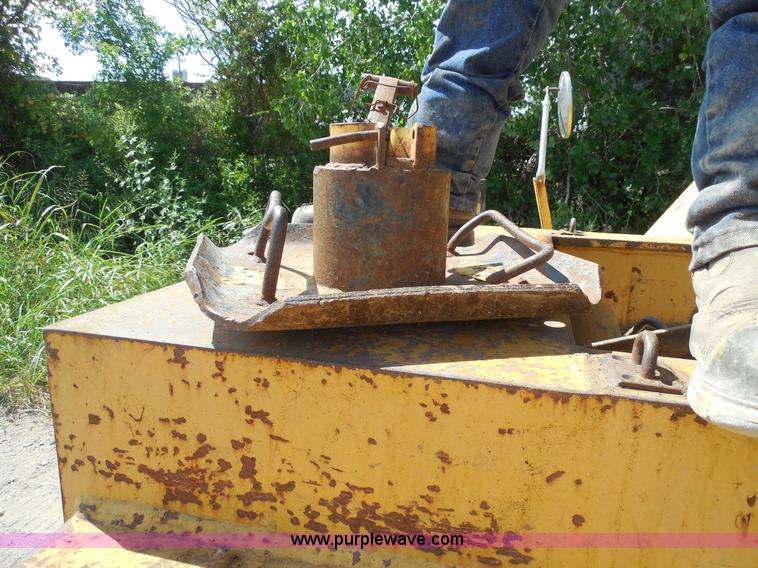 image for item E7703 1985 Grove RT522 rough terrain crane