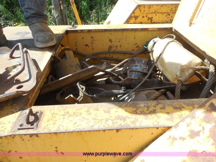 image for item E7703 1985 Grove RT522 rough terrain crane