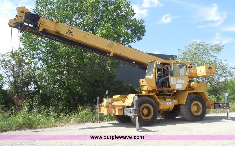 image for item E7703 1985 Grove RT522 rough terrain crane