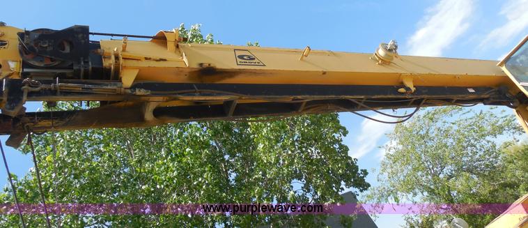 image for item E7703 1985 Grove RT522 rough terrain crane