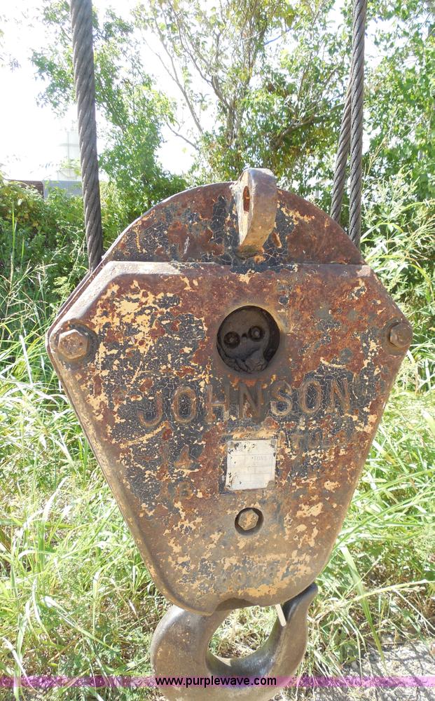 image for item E7703 1985 Grove RT522 rough terrain crane