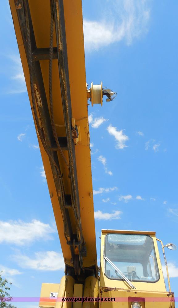image for item E7703 1985 Grove RT522 rough terrain crane