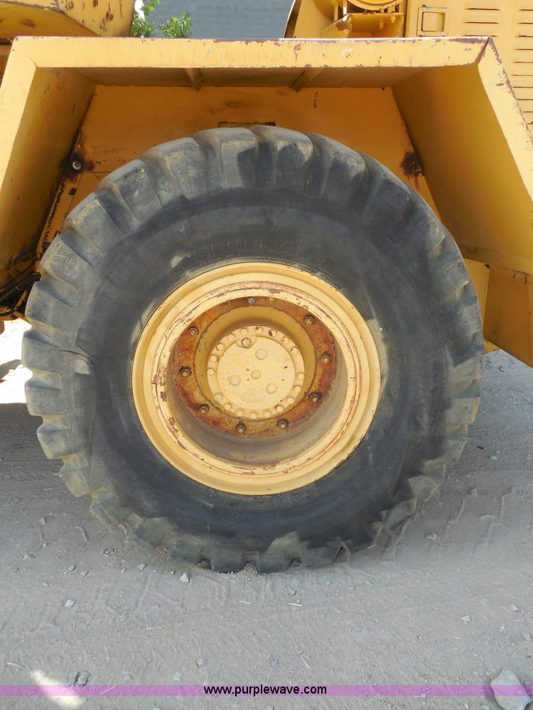 image for item E7703 1985 Grove RT522 rough terrain crane