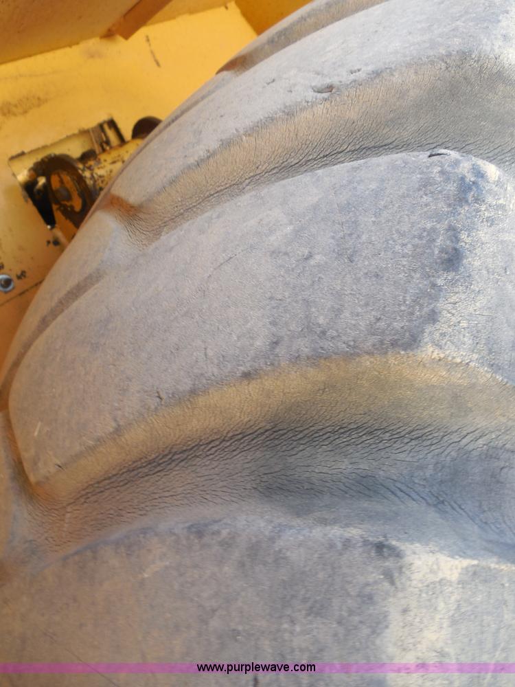 image for item E7703 1985 Grove RT522 rough terrain crane