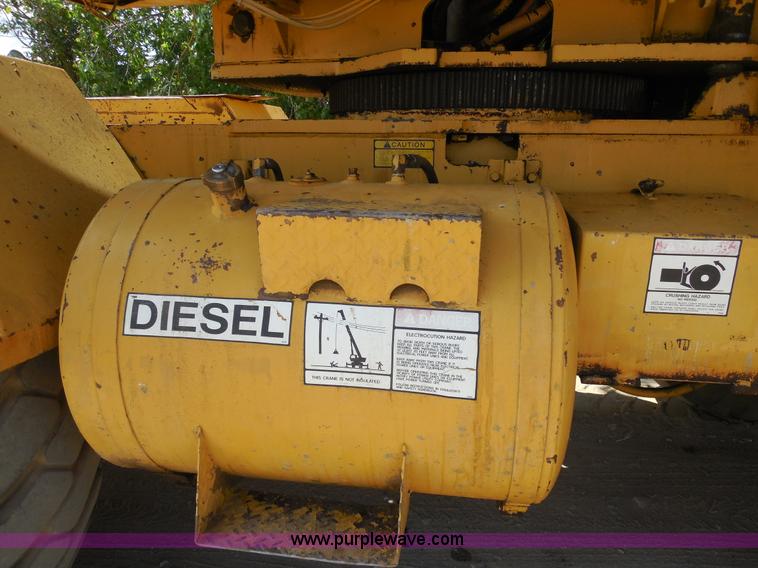 image for item E7703 1985 Grove RT522 rough terrain crane