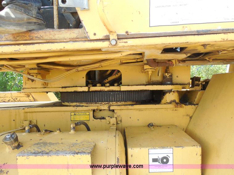 image for item E7703 1985 Grove RT522 rough terrain crane