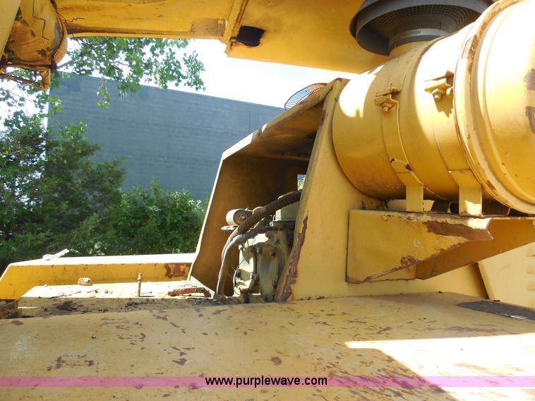 image for item E7703 1985 Grove RT522 rough terrain crane