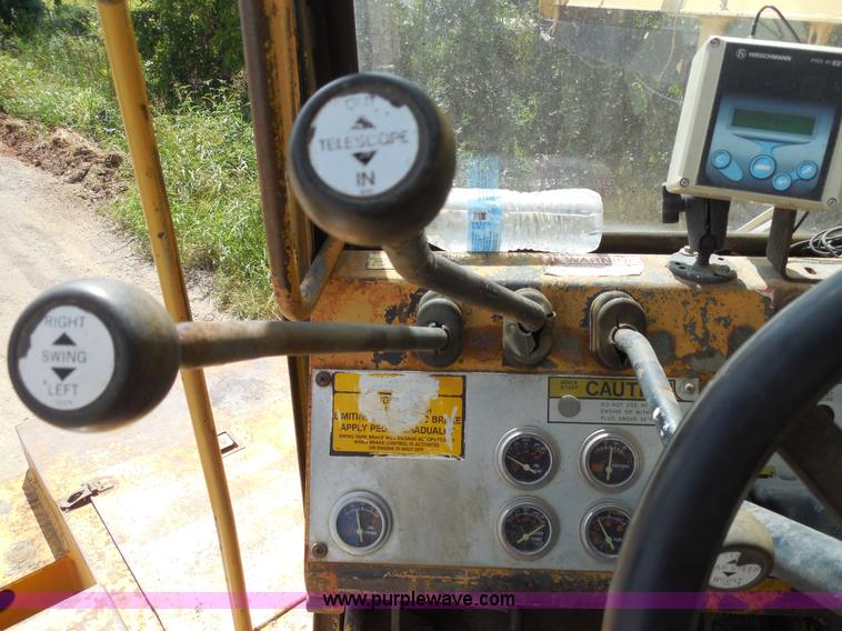 image for item E7703 1985 Grove RT522 rough terrain crane