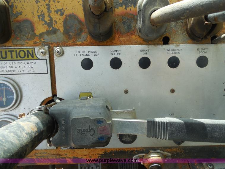 image for item E7703 1985 Grove RT522 rough terrain crane