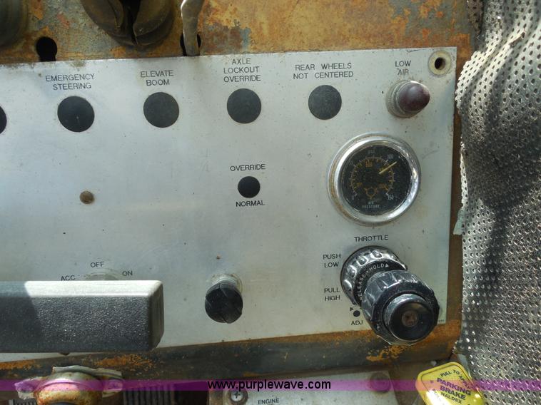 image for item E7703 1985 Grove RT522 rough terrain crane