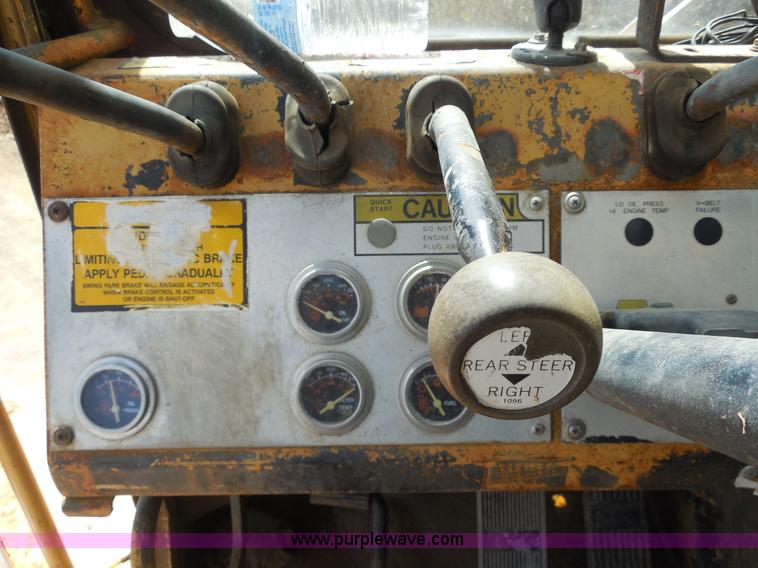 image for item E7703 1985 Grove RT522 rough terrain crane