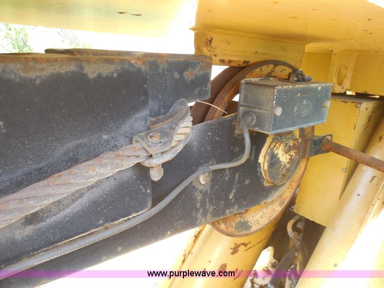 image for item E7703 1985 Grove RT522 rough terrain crane