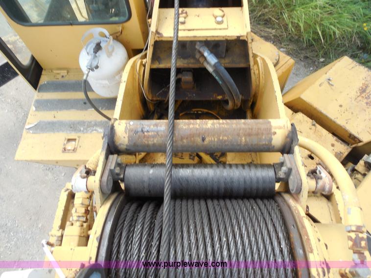 image for item E7703 1985 Grove RT522 rough terrain crane