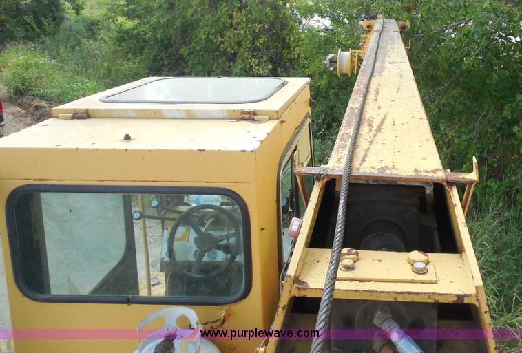 image for item E7703 1985 Grove RT522 rough terrain crane