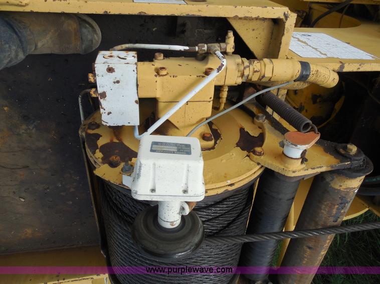 image for item E7703 1985 Grove RT522 rough terrain crane