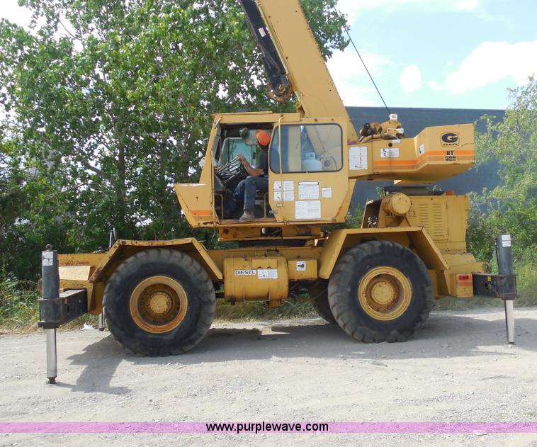 image for item E7703 1985 Grove RT522 rough terrain crane