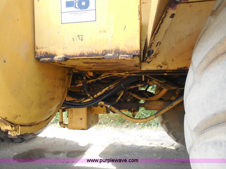 image for item E7703 1985 Grove RT522 rough terrain crane