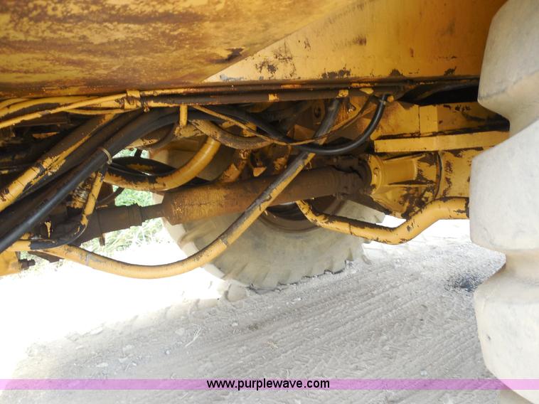 image for item E7703 1985 Grove RT522 rough terrain crane