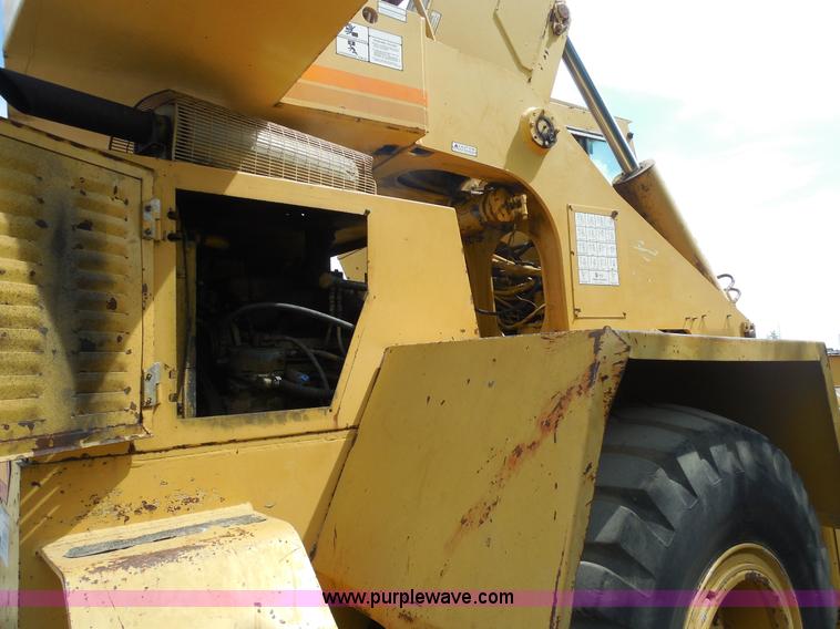 image for item E7703 1985 Grove RT522 rough terrain crane