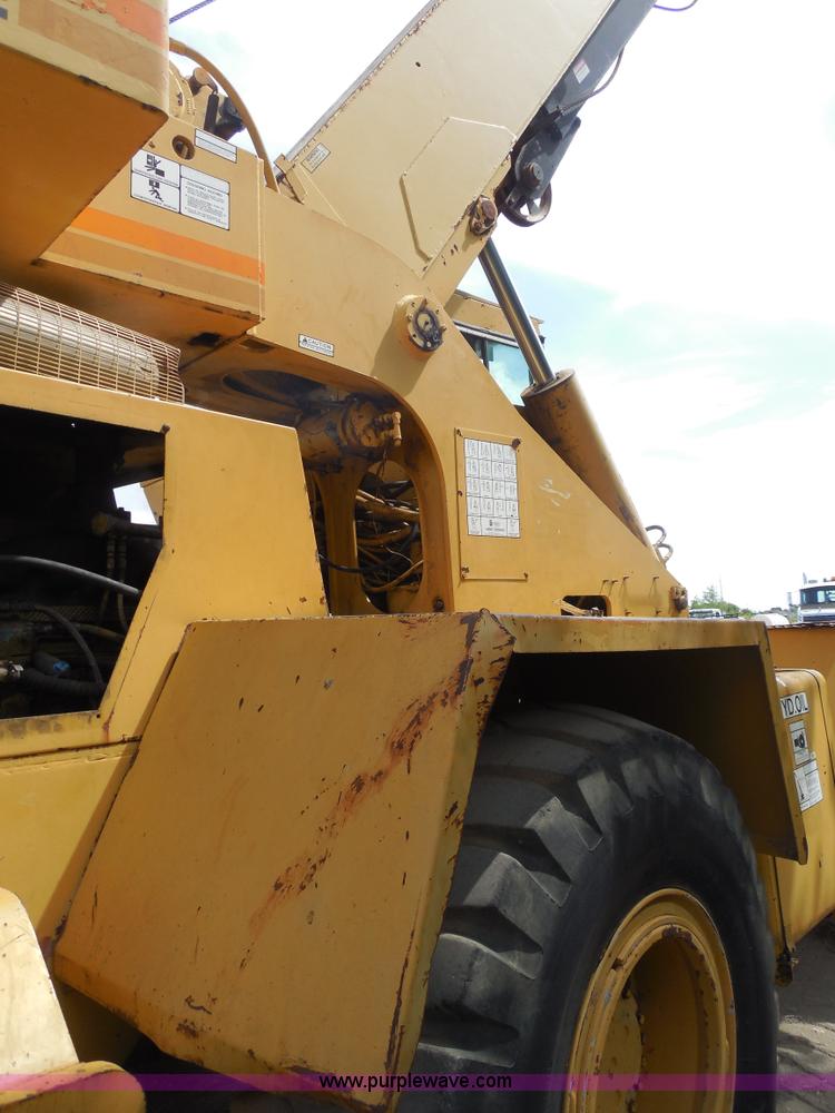 image for item E7703 1985 Grove RT522 rough terrain crane
