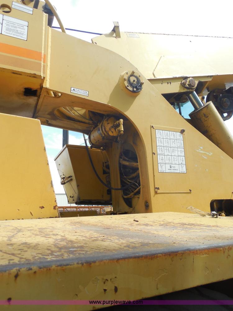 image for item E7703 1985 Grove RT522 rough terrain crane