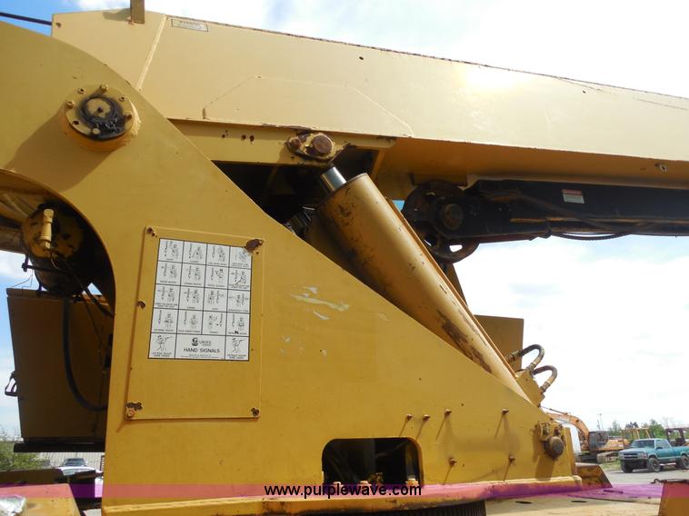 image for item E7703 1985 Grove RT522 rough terrain crane