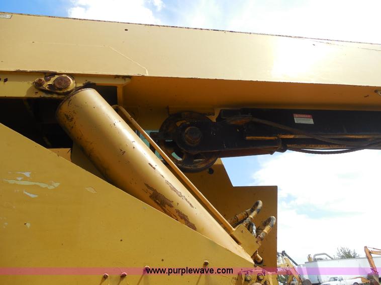 image for item E7703 1985 Grove RT522 rough terrain crane