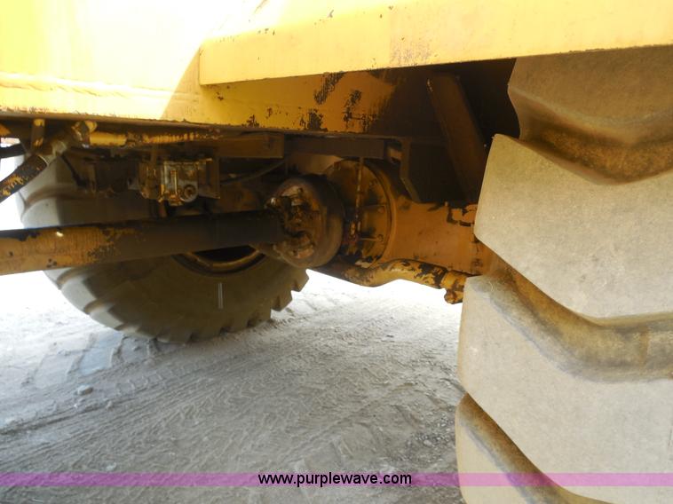 image for item E7703 1985 Grove RT522 rough terrain crane