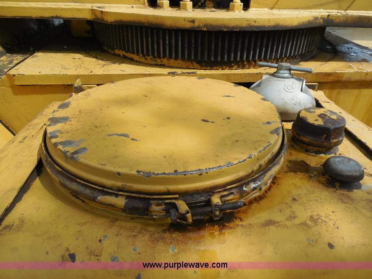 image for item E7703 1985 Grove RT522 rough terrain crane