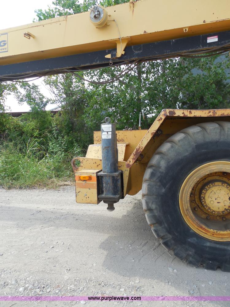 image for item E7703 1985 Grove RT522 rough terrain crane