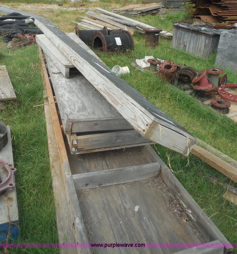 image for item E7714 Assorted items