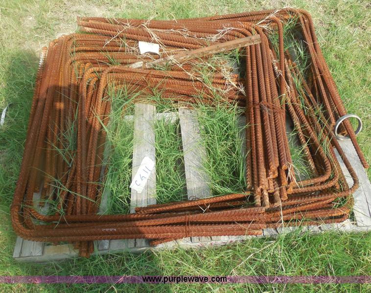 image for item E7714 Assorted items