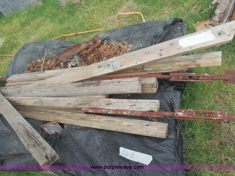 image for item E7714 Assorted items