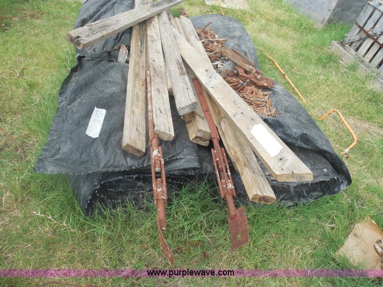 image for item E7714 Assorted items