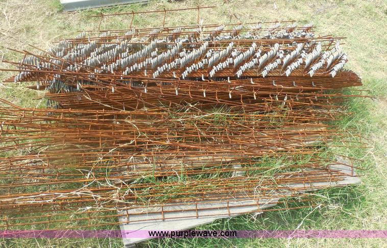 image for item E7714 Assorted items