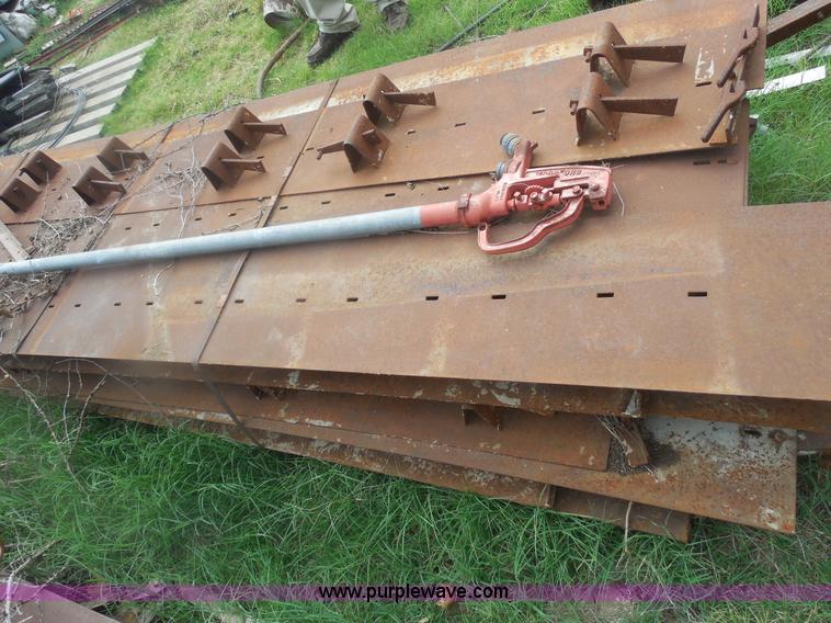 image for item E7714 Assorted items