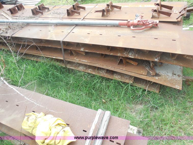 image for item E7714 Assorted items