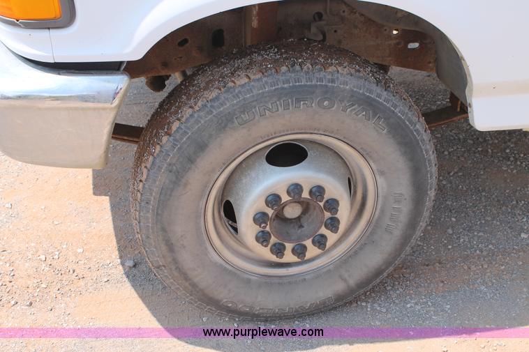 image for item G5808 1994 Ford F450 Super Duty flatbed truck