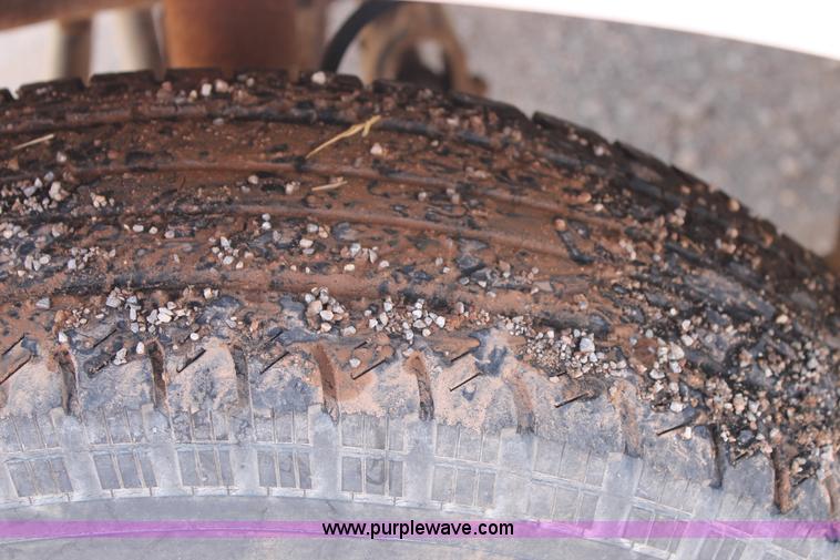 image for item G5808 1994 Ford F450 Super Duty flatbed truck