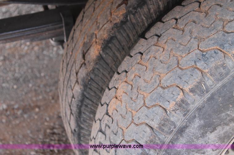 image for item G5808 1994 Ford F450 Super Duty flatbed truck