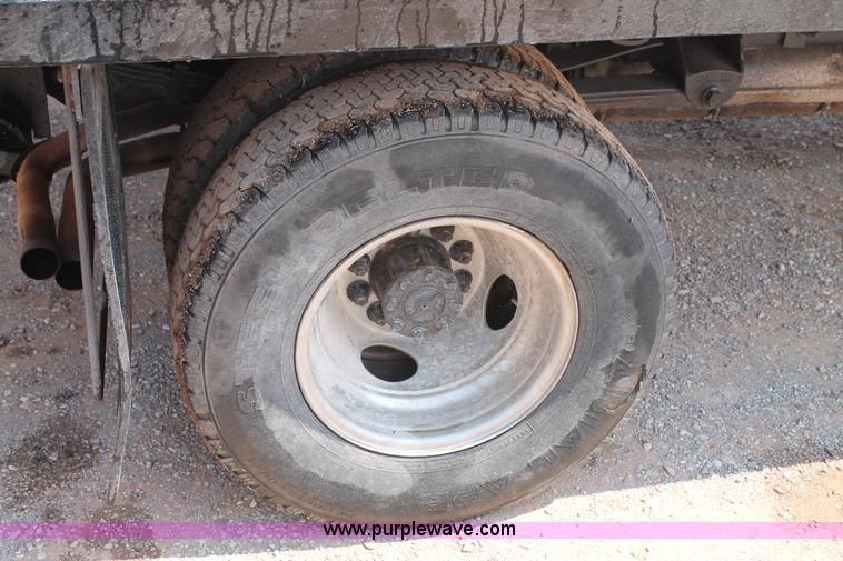 image for item G5808 1994 Ford F450 Super Duty flatbed truck