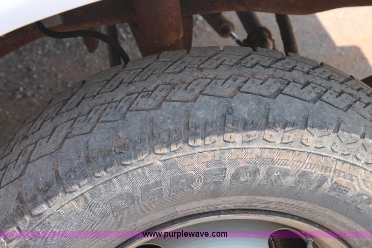 image for item G5808 1994 Ford F450 Super Duty flatbed truck