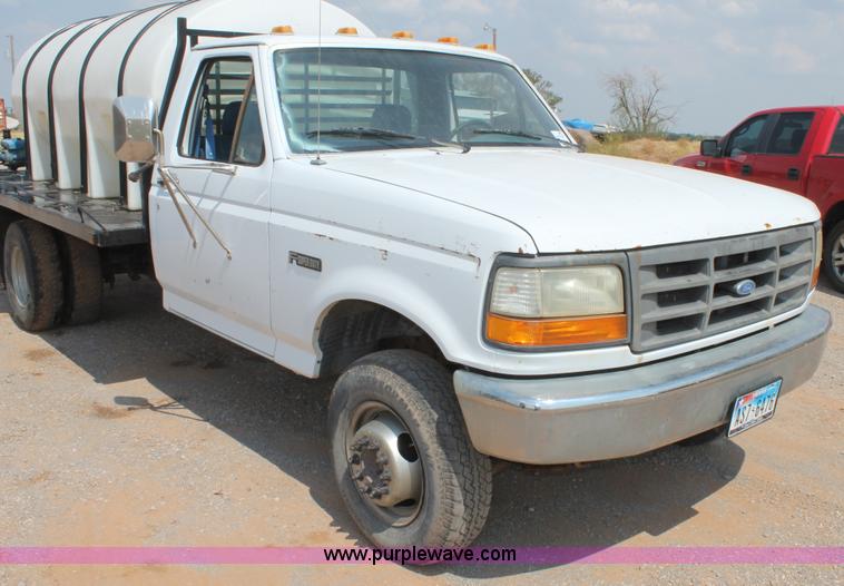 image for item G5808 1994 Ford F450 Super Duty flatbed truck