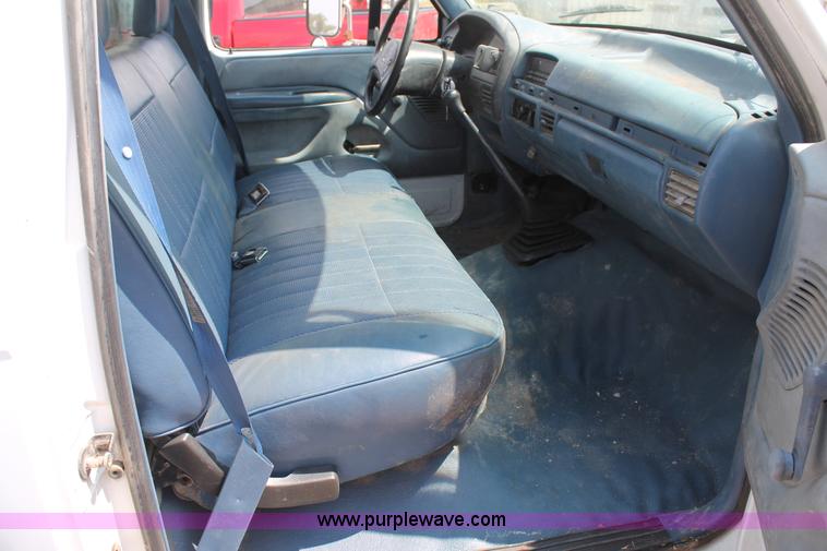 image for item G5808 1994 Ford F450 Super Duty flatbed truck