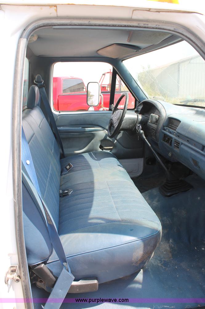 image for item G5808 1994 Ford F450 Super Duty flatbed truck