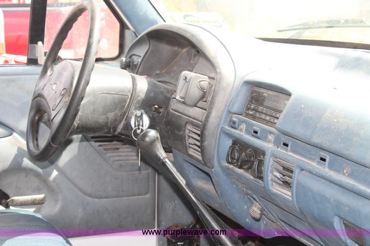 image for item G5808 1994 Ford F450 Super Duty flatbed truck