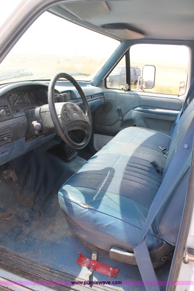 image for item G5808 1994 Ford F450 Super Duty flatbed truck