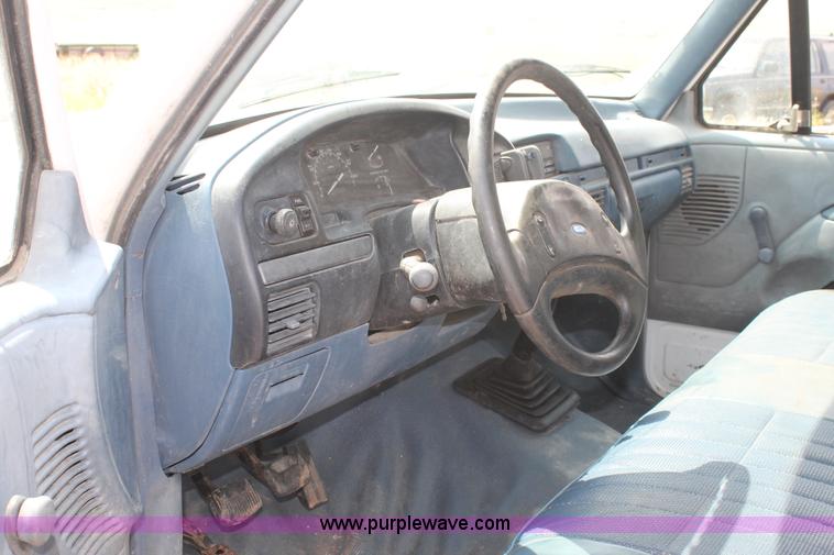 image for item G5808 1994 Ford F450 Super Duty flatbed truck